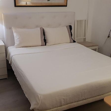 Little Peaceful Retreat Room With Bath, Heating, Terrace, Free Wifi Fridge Easy Parking Marbella Bagian luar foto