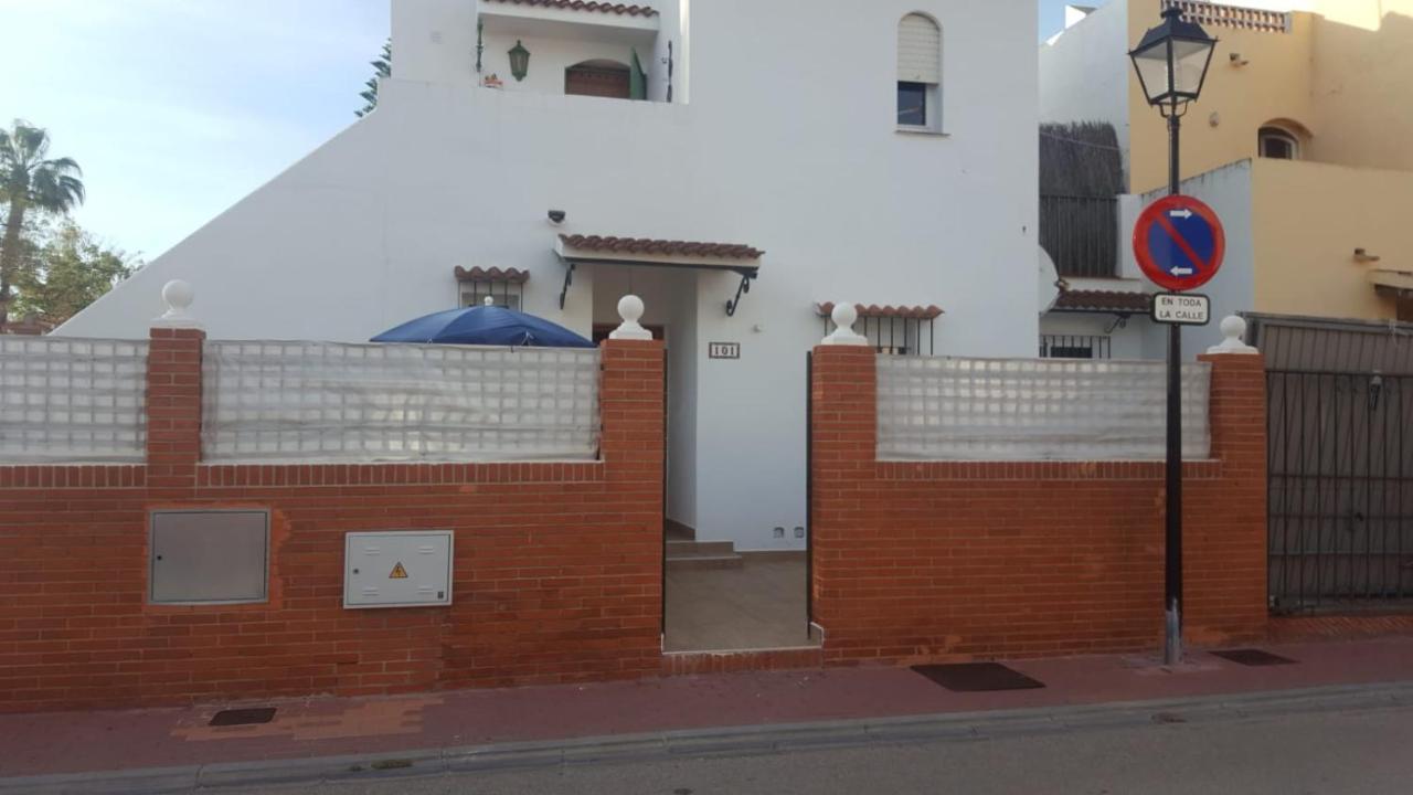 Little Peaceful Retreat Room With Bath, Heating, Terrace, Free Wifi Fridge Easy Parking Marbella Bagian luar foto