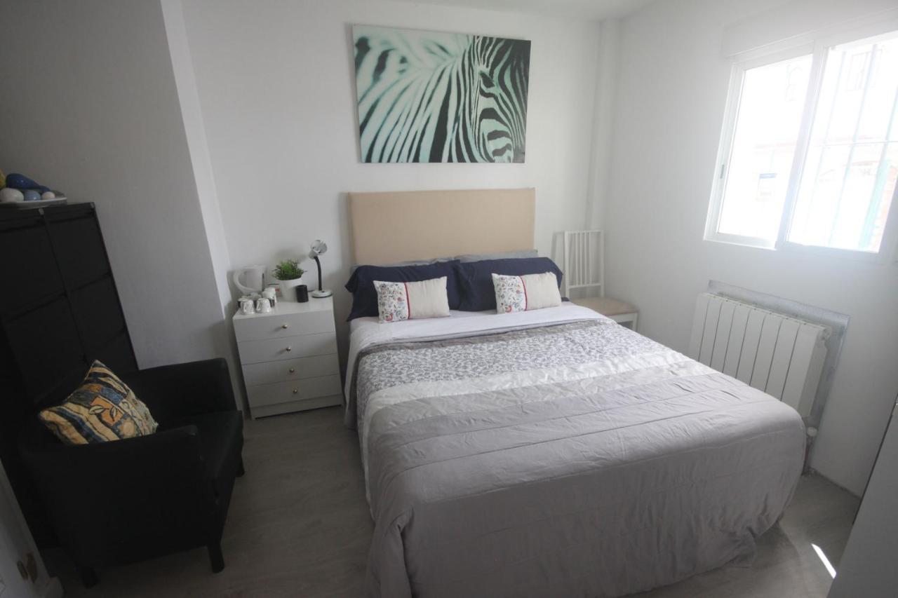 Little Peaceful Retreat Room With Bath, Heating, Terrace, Free Wifi Fridge Easy Parking Marbella Bagian luar foto
