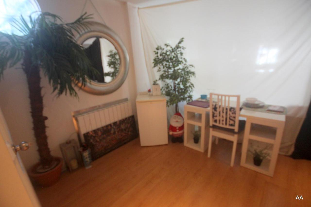 Little Peaceful Retreat Room With Bath, Heating, Terrace, Free Wifi Fridge Easy Parking Marbella Bagian luar foto