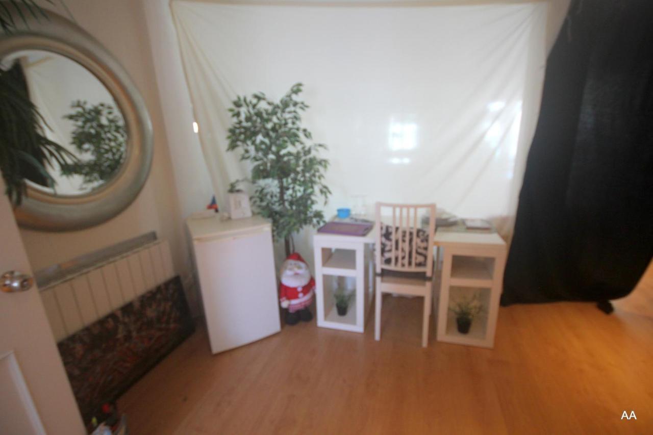 Little Peaceful Retreat Room With Bath, Heating, Terrace, Free Wifi Fridge Easy Parking Marbella Bagian luar foto