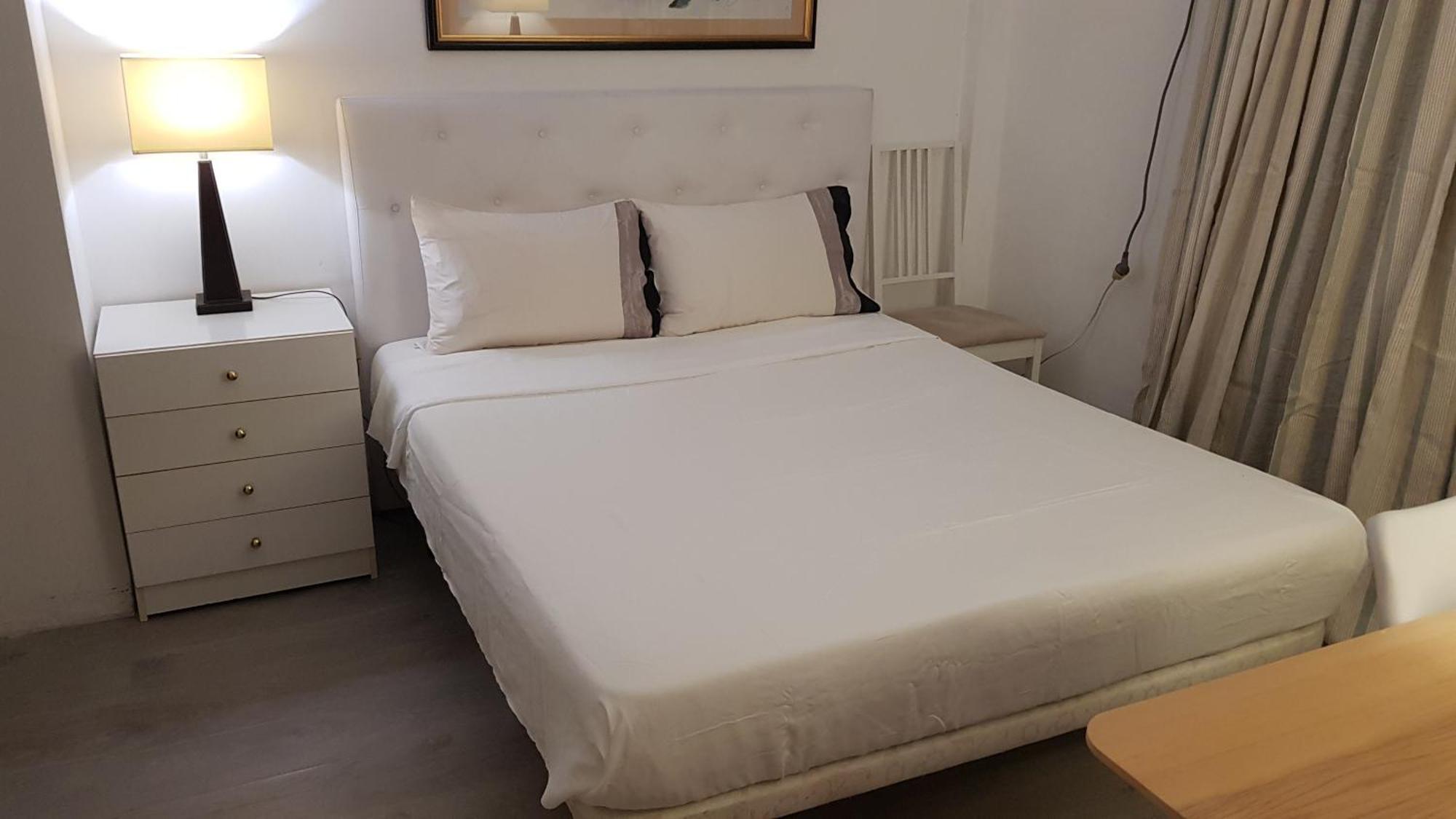 Little Peaceful Retreat Room With Bath, Heating, Terrace, Free Wifi Fridge Easy Parking Marbella Bagian luar foto