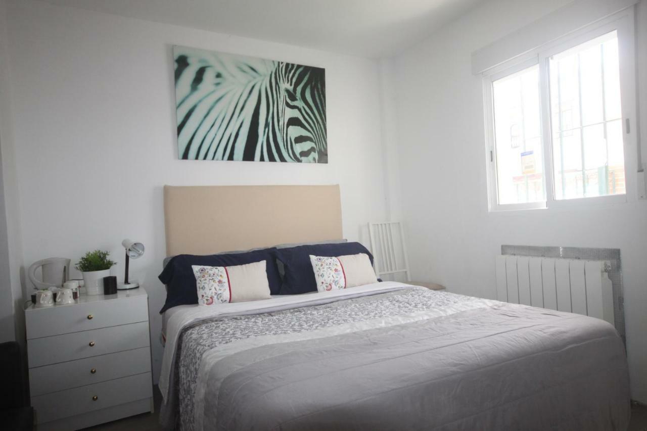 Little Peaceful Retreat Room With Bath, Heating, Terrace, Free Wifi Fridge Easy Parking Marbella Bagian luar foto